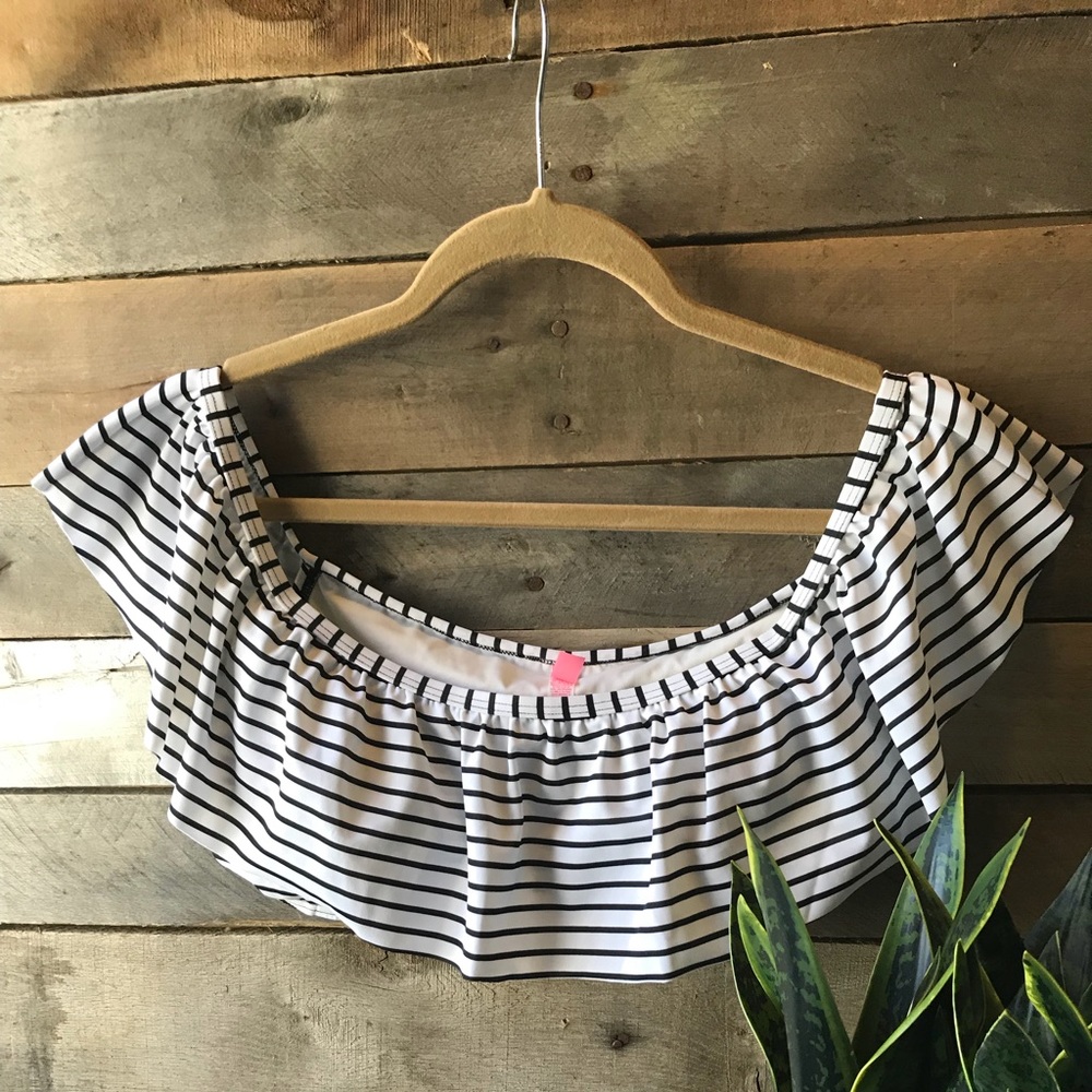 NWOT Victoria’s Secret ruffle swim top